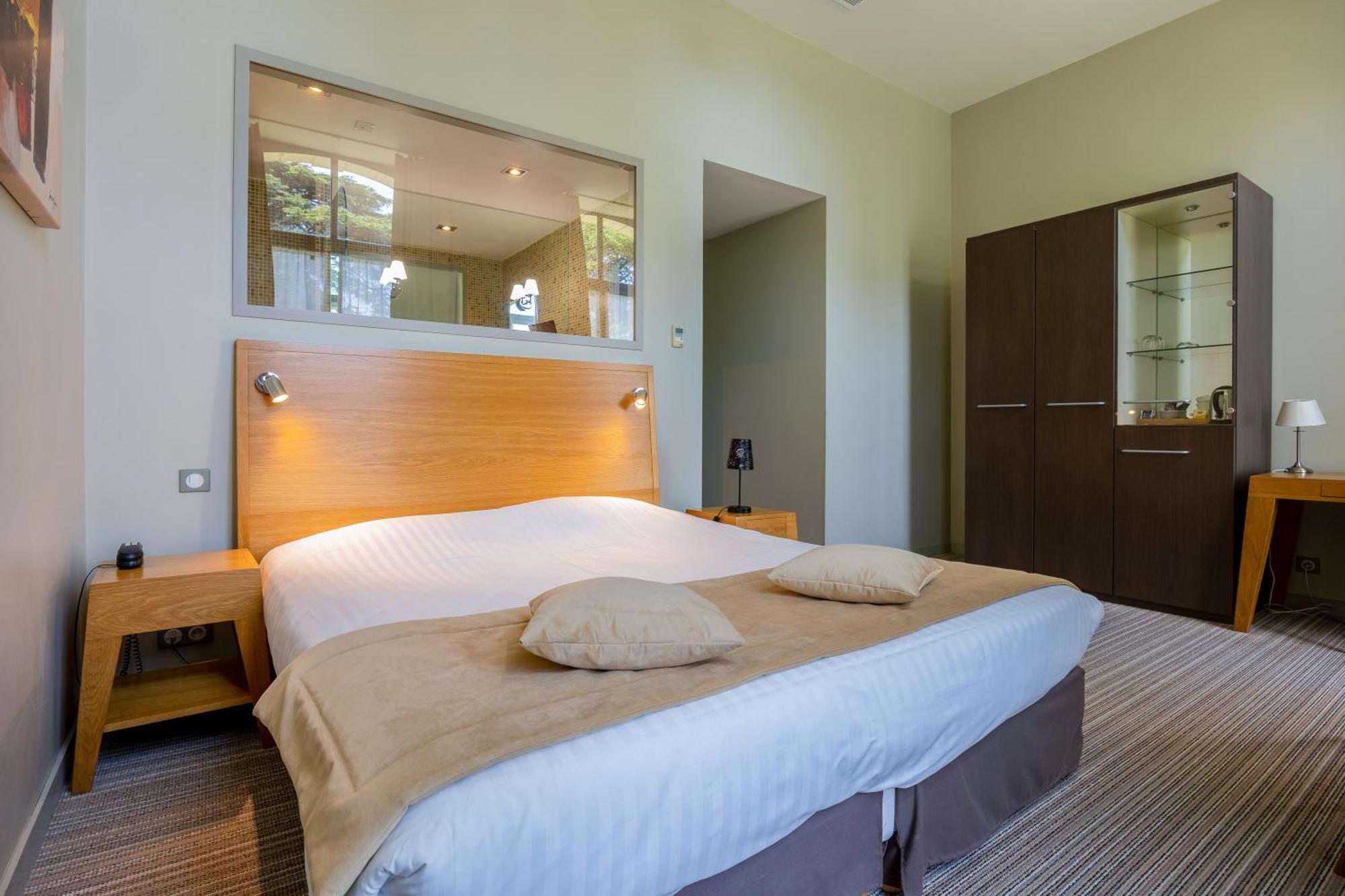 Hotel Et Spa Du Chateau Lagord Værelse billede